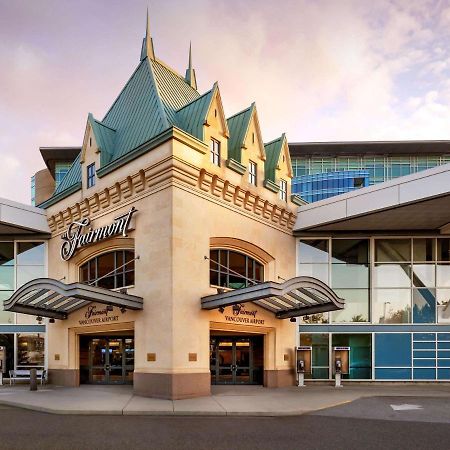Fairmont Vancouver Airport In-Terminal Hotel Ричмонд Экстерьер фото The main entrance of the airport