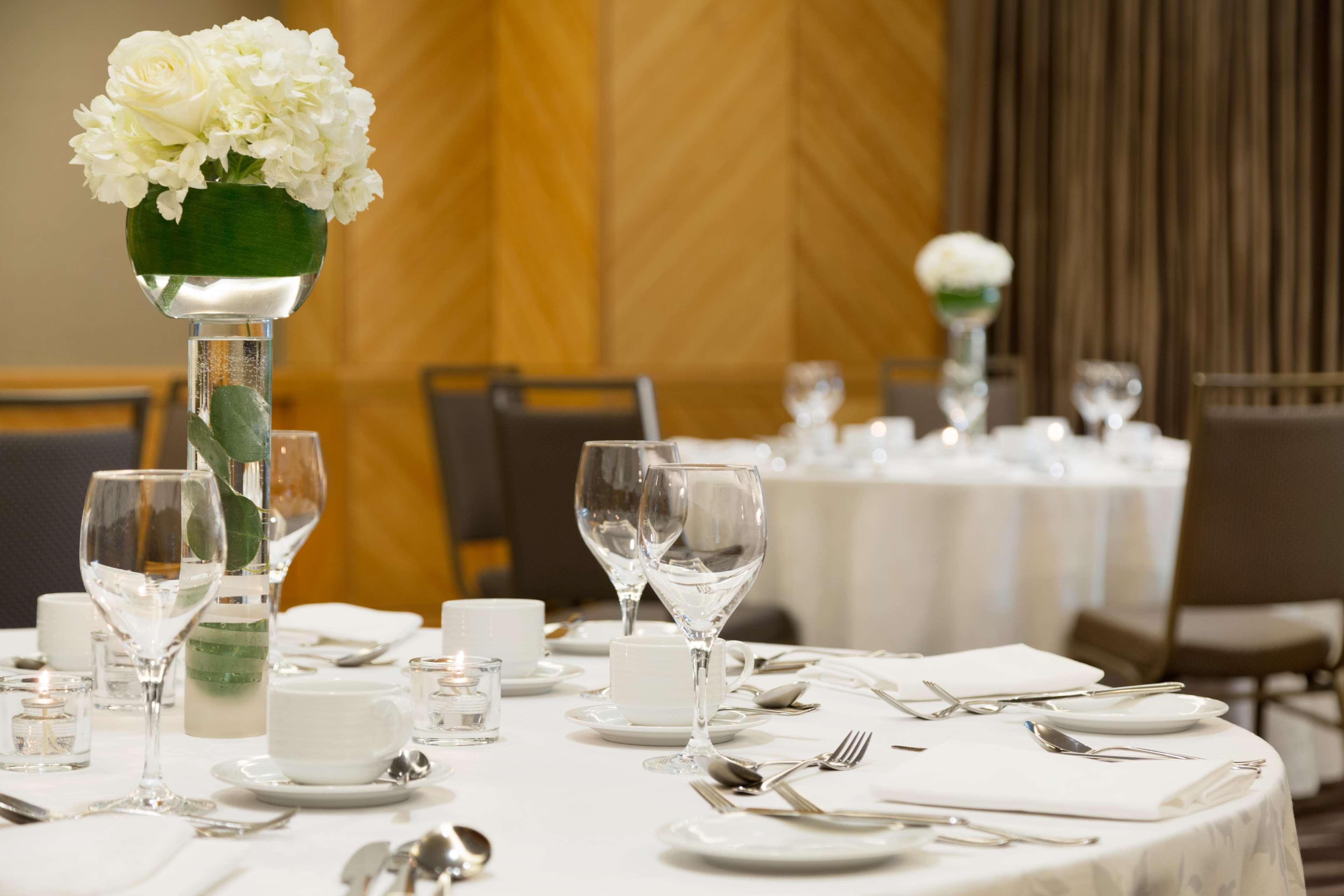 Fairmont Vancouver Airport In-Terminal Hotel Ричмонд Экстерьер фото A table set for a formal dinner