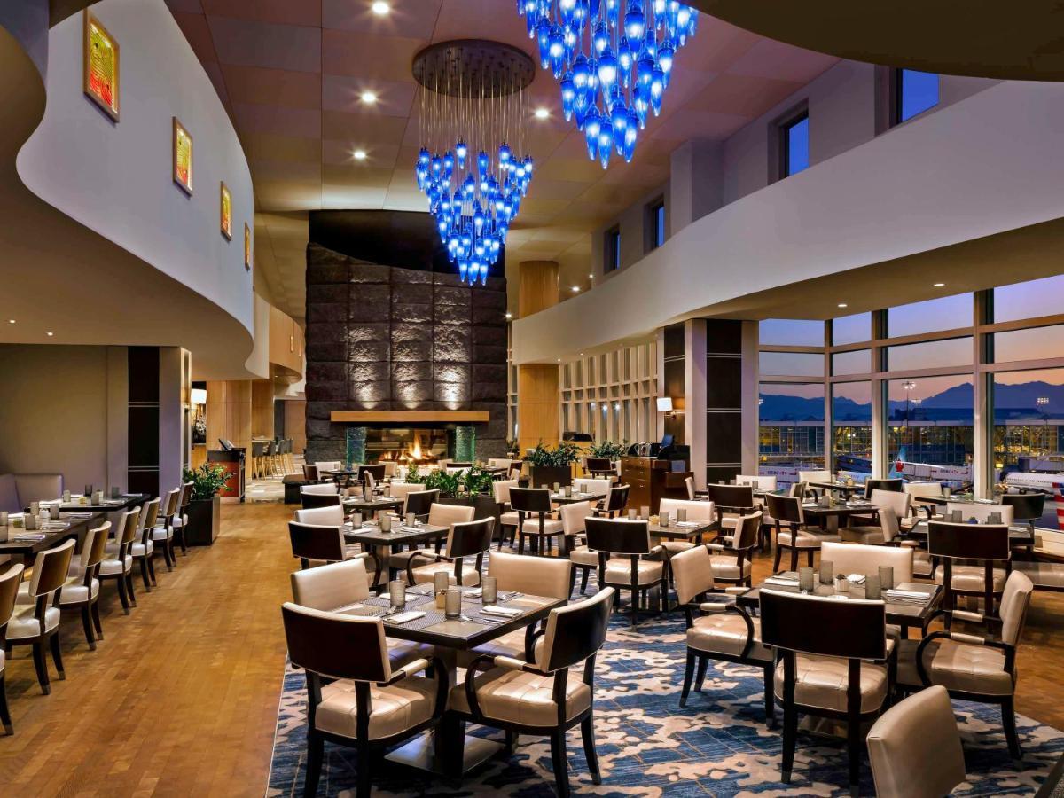 Fairmont Vancouver Airport In-Terminal Hotel Ричмонд Экстерьер фото The dining room at the 1905 Restaurant