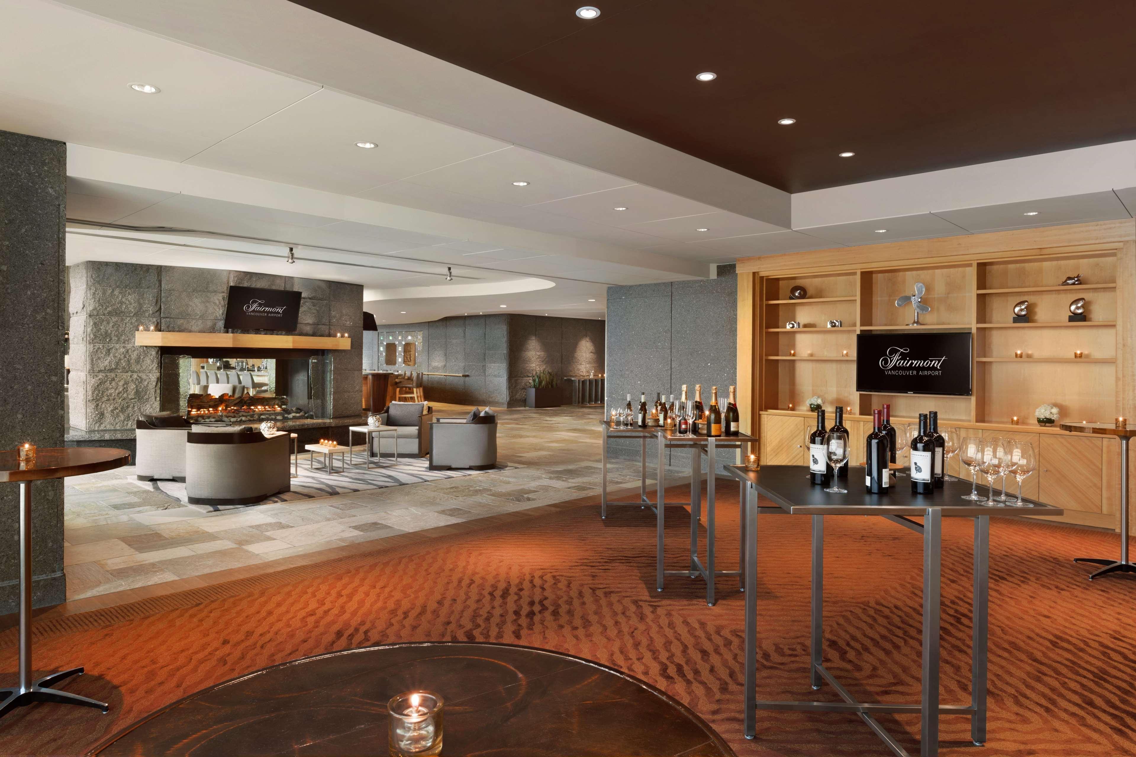 Fairmont Vancouver Airport In-Terminal Hotel Ричмонд Экстерьер фото The Wine Bar