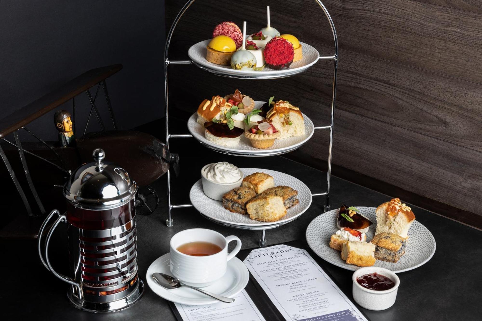 Fairmont Vancouver Airport In-Terminal Hotel Ричмонд Экстерьер фото Afternoon tea at the Hilton London Heathrow
