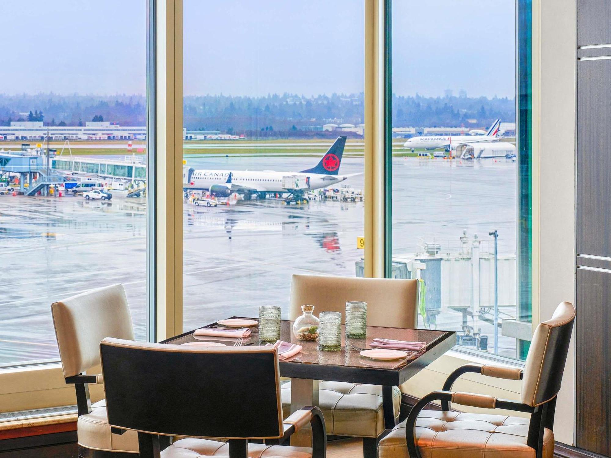 Fairmont Vancouver Airport In-Terminal Hotel Ричмонд Экстерьер фото